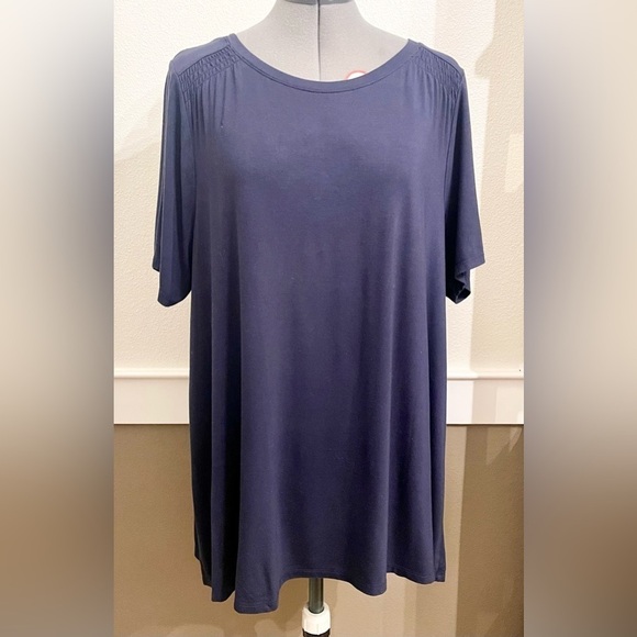 Lane Bryant Navy Blue Swing Top Size 14/16 Tunic Smocking detail on shoulder - Picture 1 of 7